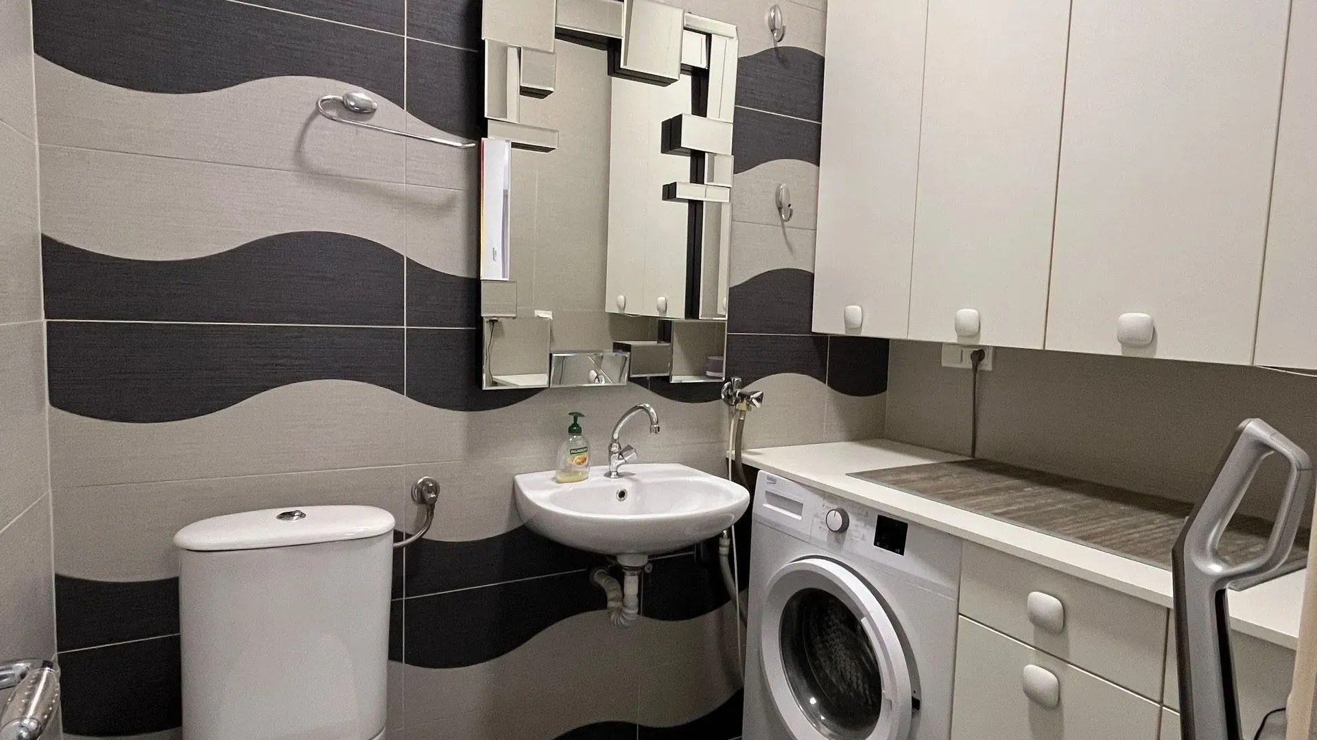 Izdavanje, stan, 82m², Tivat, Crna Gora