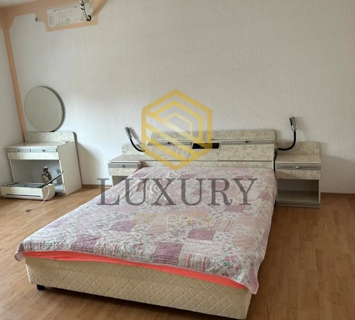 Izdavanje, četvorosoban stan, 156m², Stari Aerodrom, Podgorica