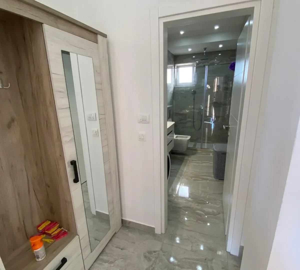 Rent, three bedroom apartment, 115m², Kalimanj, Tivat