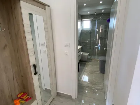 Izdavanje, trosoban stan, 115m², Kalimanj, Tivat - image 6