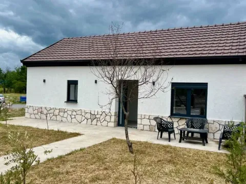 Prodaja, kuća, 79m², Golubovci, Podgorica - image 2