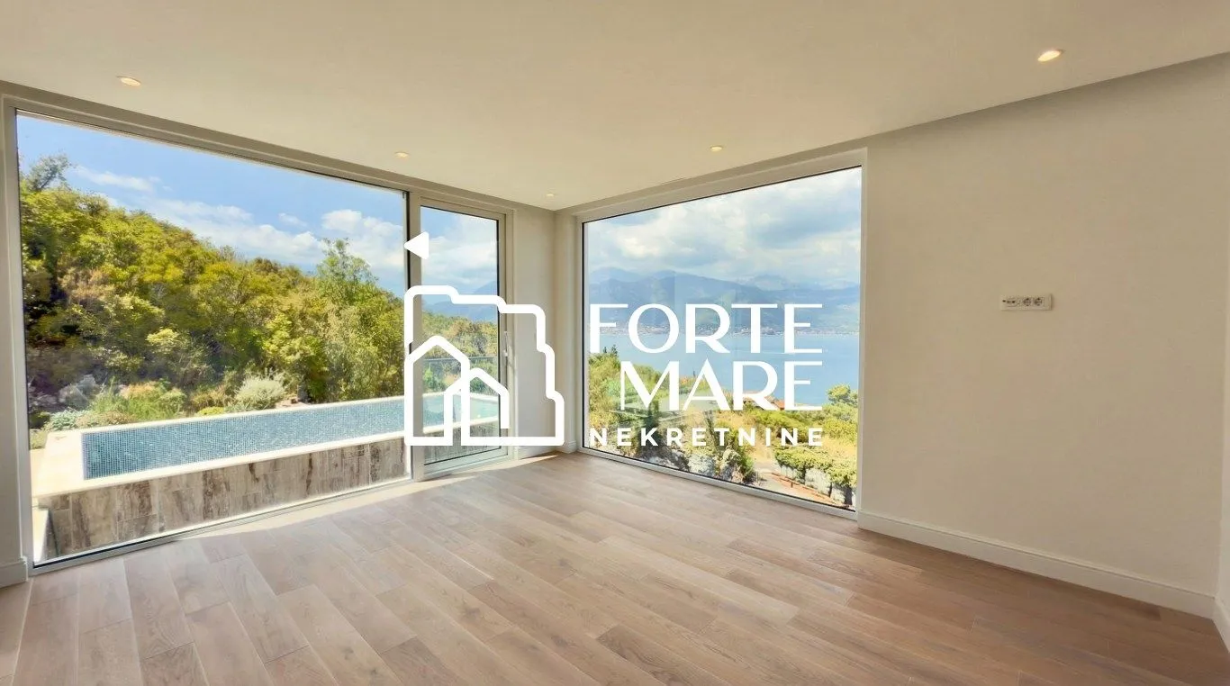 Empty room with large glass surfaces and a sea view.