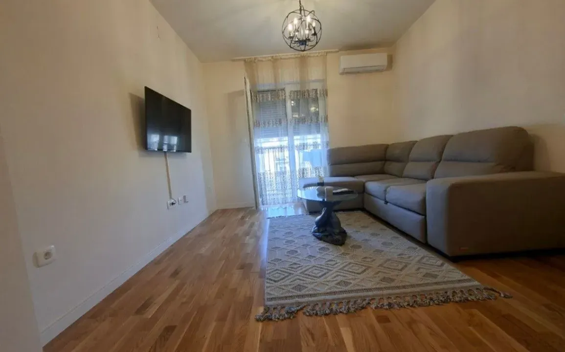 Izdavanje, jednosoban stan, 40m², Pobrežje, Podgorica