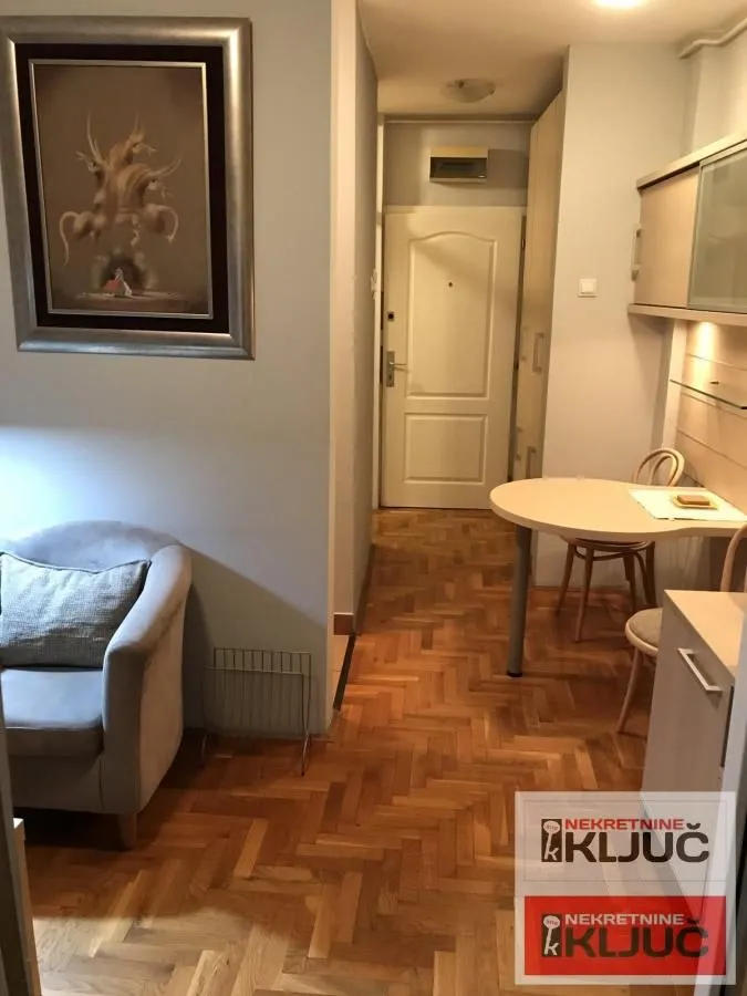 Izdavanje, jednosoban stan, 28m², Novo naselje, Novi Sad
