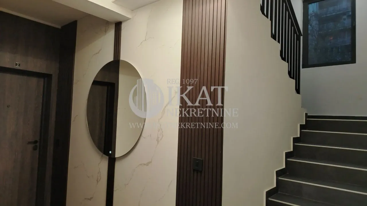 Prodaja, četvorosoban stan, 78m², Vračar Sve Podlokacije, Beograd