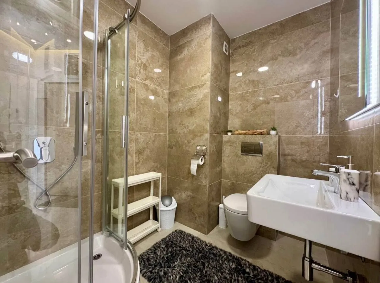 Rent, two bedroom apartment, 95m², Bečići, Budva