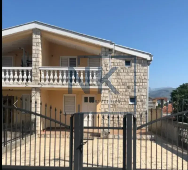 Rent, house, 220m², Konik, Podgorica