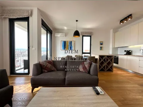 Izdavanje, trosoban stan, 95m², Podgorica, Crna Gora - image 1