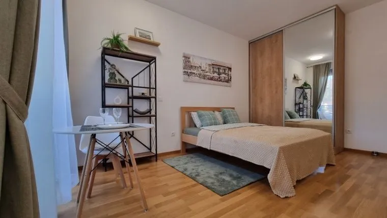 Izdavanje, garsonjera, 27m², Bečići, Budva