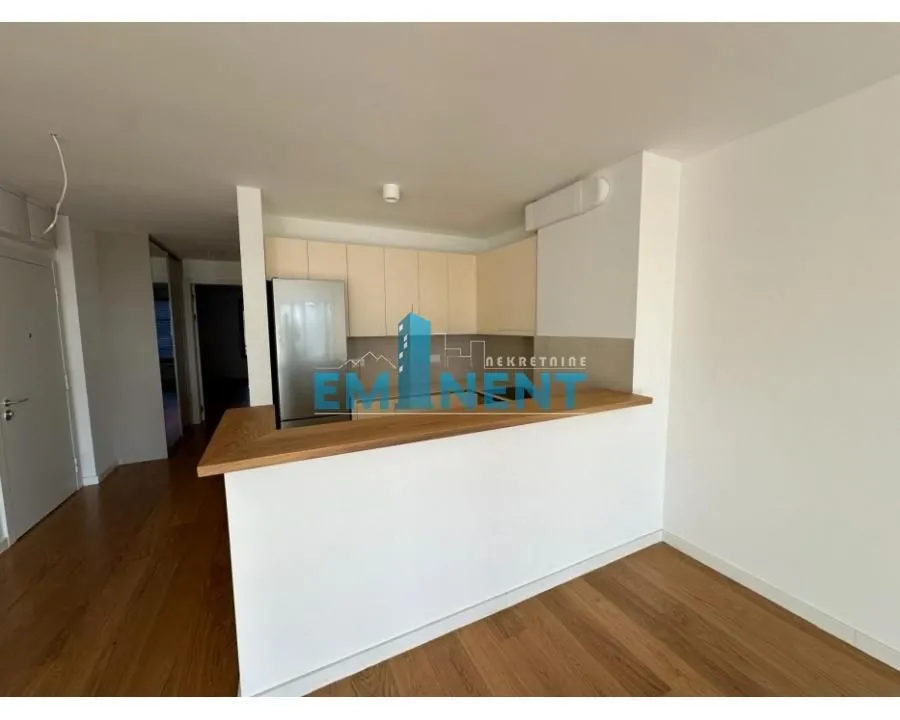 Smaller kitchen with wooden elements and a bar counter in the apartment.