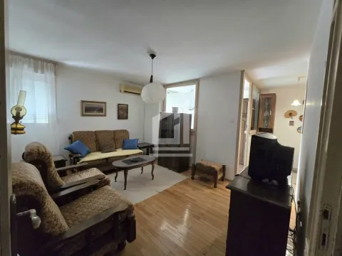 Prodaja, stan, 60m², Blok 5, Podgorica - image 1