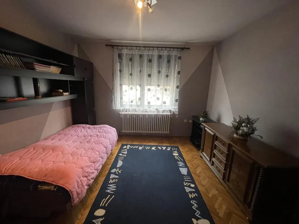 Prodaja, kuća, 363m², Centar, Zrenjanin