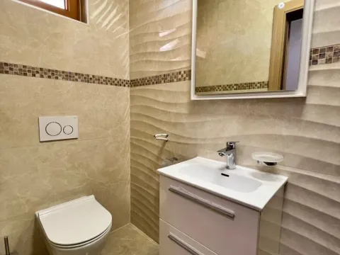 Prodaja, kuća, 200m², Rogami, Podgorica - image 11