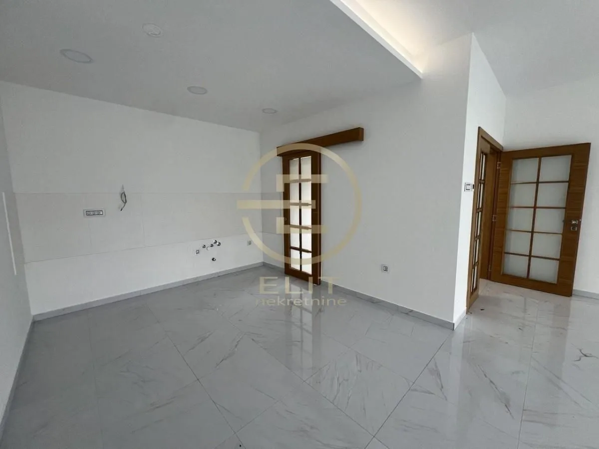 Rent, office space, 181m², Petrovaradin, Novi Sad