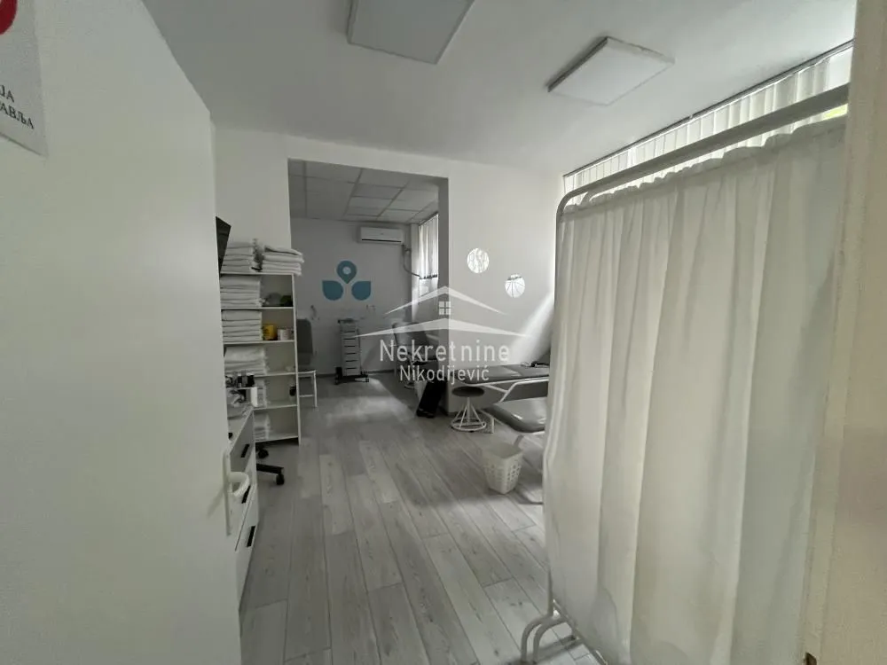 Rent, office space, 136m², Čukarica, Beograd