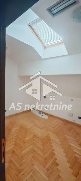 Prodaja, stan, 207m², Kalenić Pijaca, Vračar Sve Podlokacije
