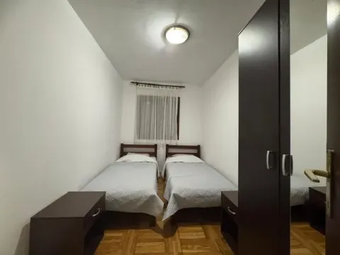 Izdavanje, dvosoban stan, 85m², Centar, Budva - image 15