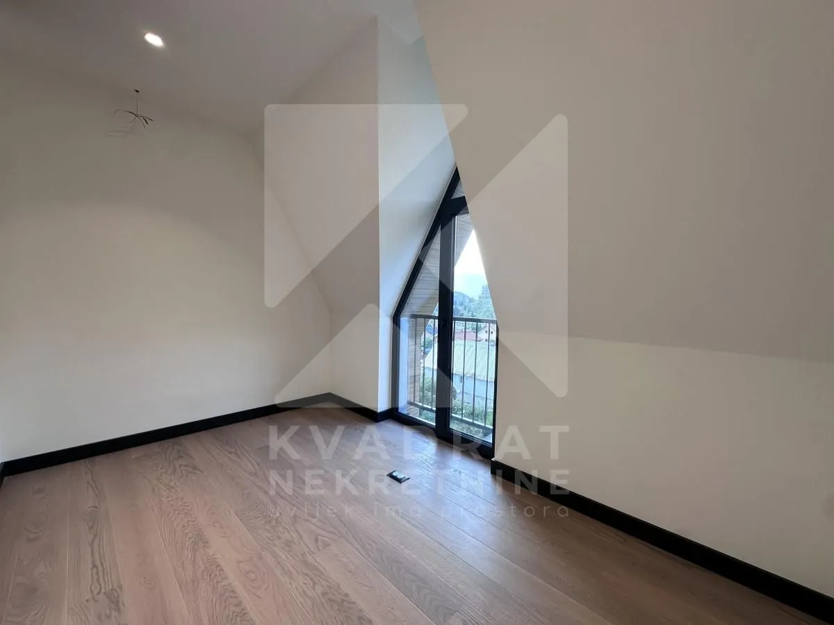 Prodaja, četvorosoban stan, 107m², Centar, Kolašin