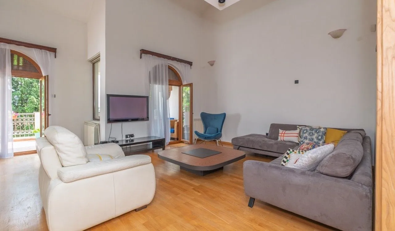 Rent, house, 280m², Podgorica, Crna Gora