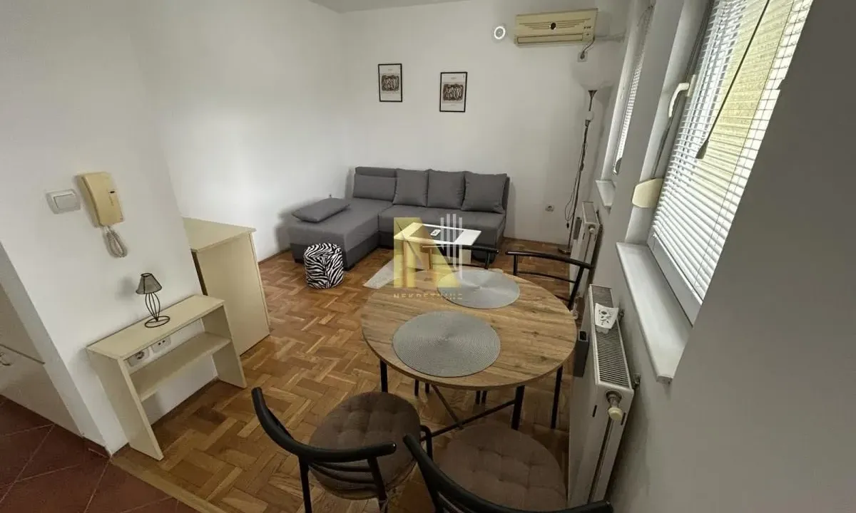 Izdavanje, garsonjera, 26m², Bulevar Evrope, Novi Sad Sve Podlokacije