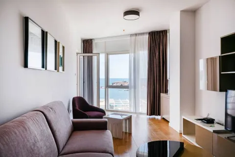 Izdavanje, jednosoban stan, 77m², Tre Canne, Budva - image 21
