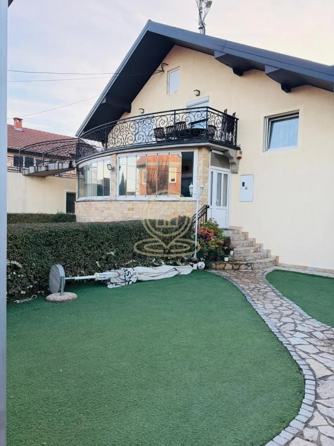 Prodaja, kuća, 570m², Surčin, Beograd