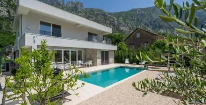Prodaja, kuća, 250m², Orahovac, Kotor
