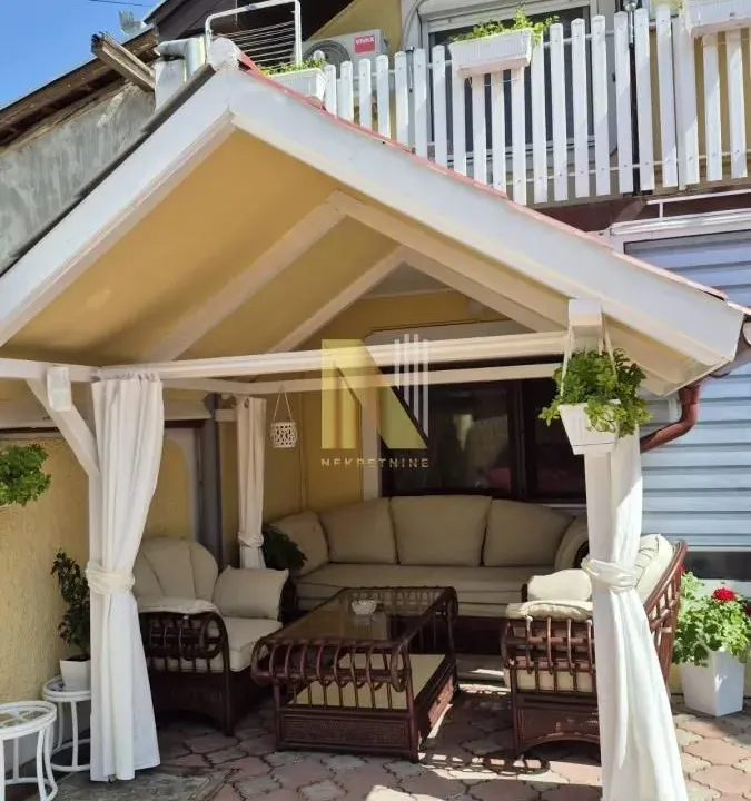 Sale, house, 150m², Gat, Subotica