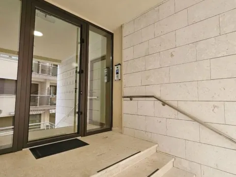 Rent, one bedroom apartment, 46m², Bečići, Budva - image 27