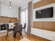 Izdavanje, dvosoban stan, 70m², Bečići, Budva - image 1