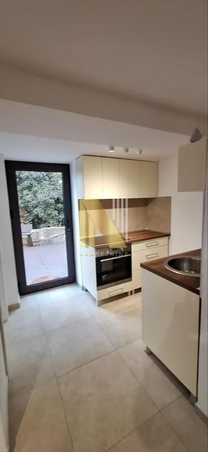 Rent, office space, 247m², Sremska Kamenica, Petrovaradin
