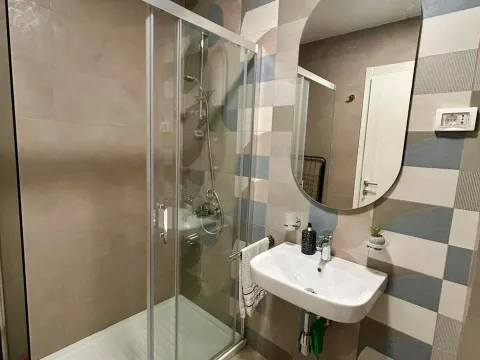 Izdavanje, dvosoban stan, 40m², Pobrežje, Podgorica - image 10