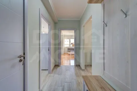 Rent, two bedroom apartment, 80m², Tivat, Crna Gora - image 12