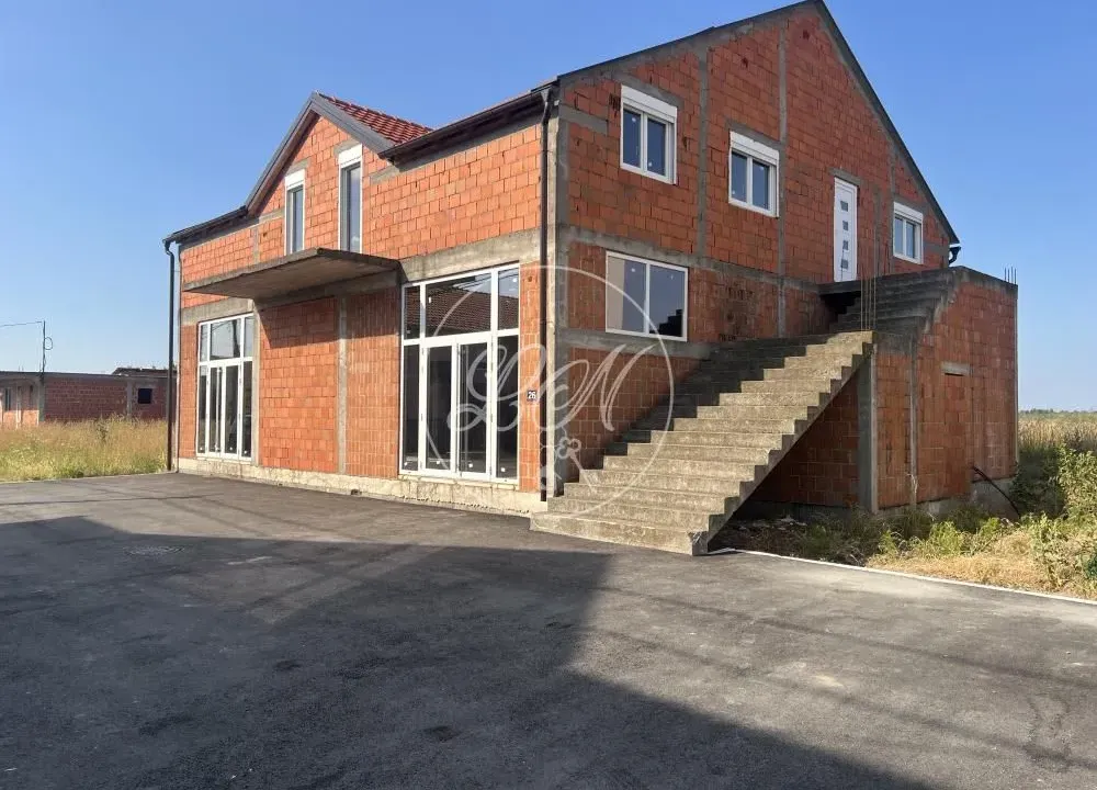 Izdavanje, poslovni prostor, 360m², Batajnica, Beograd