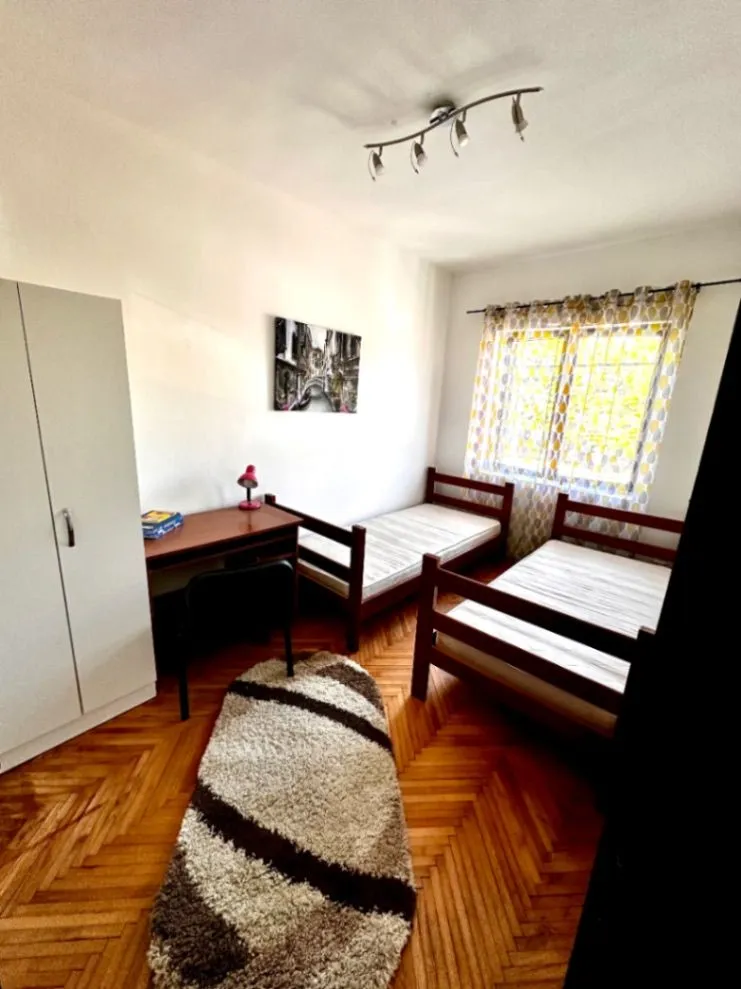 Izdavanje, trosoban stan, 80m², Cetinje, Crna Gora