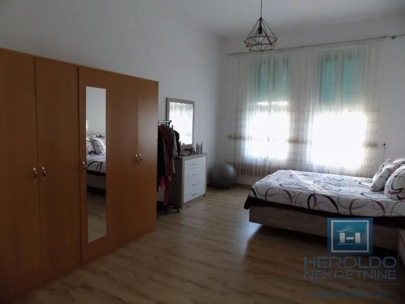 Prodaja, četvorosoban stan, 106m², Ćuprija, Srbija