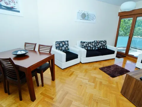 Izdavanje, jednosoban stan, 58m², Centar, Bar - image 13