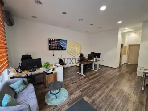 Rent, office space, 102m², City Kvart, Podgorica - image 4