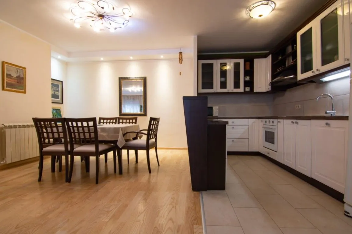 Izdavanje, kuća, 230m², Bezanijska Kosa 1, Bežanijska Kosa Sve Podlokacije
