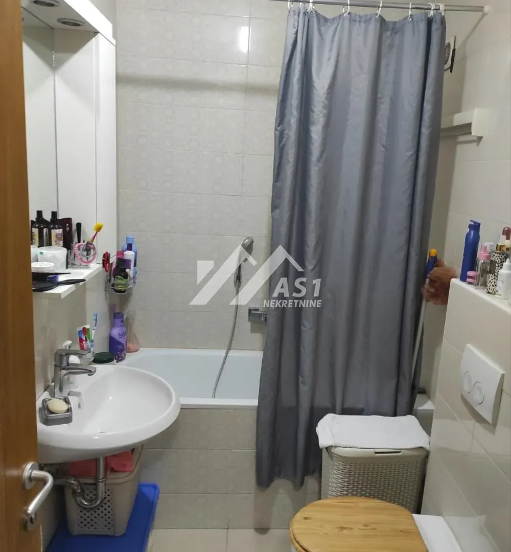 Izdavanje, jednosoban stan, 42m², Grbavica, Novi Sad Sve Podlokacije
