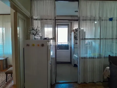 Prodaja, trosoban stan, 100m², Kanarevo Brdo, Beograd - image 6