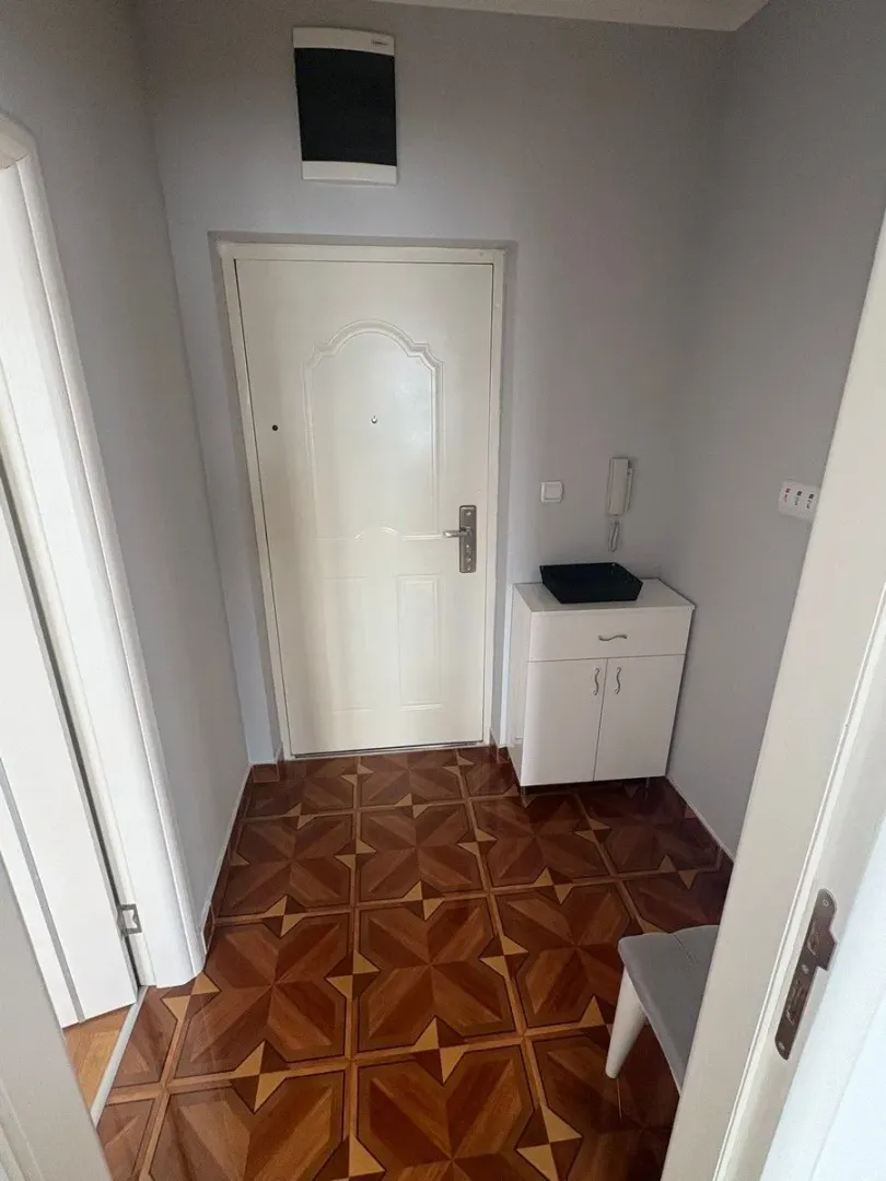 Izdavanje, jednosoban stan, 38m², Zagorič, Podgorica