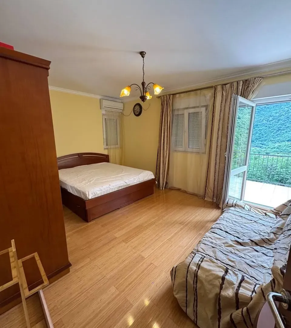 Prodaja, trosoban stan, 90m², Morinj, Kotor