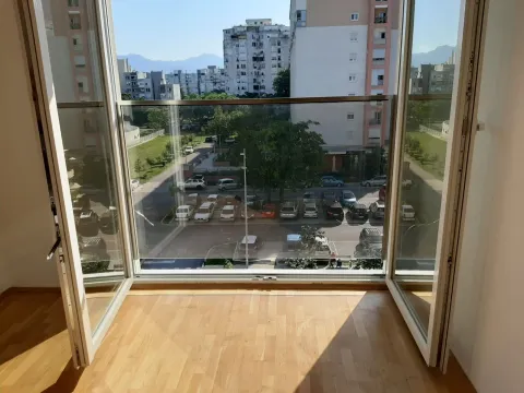 Rent, one bedroom apartment, 45m², Blok 9, Podgorica - image 2