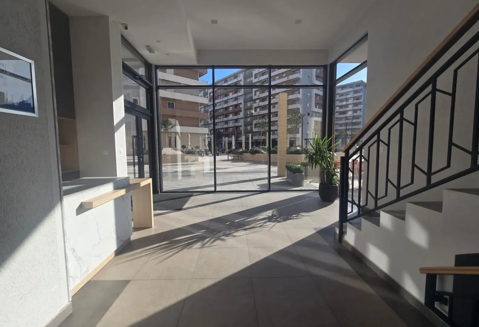 Izdavanje, jednosoban stan, 40m², Central Point, Podgorica