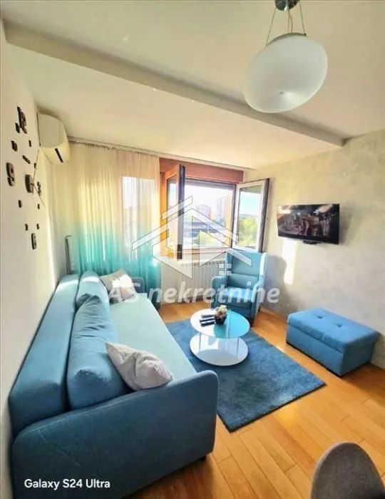 Izdavanje, stan, 38m², Novi Beograd Blok 67, Novi Beograd Sve Podlokacije