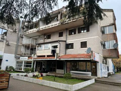 Rent, three bedroom apartment, 95m², Obala Morače, Podgorica - image 16
