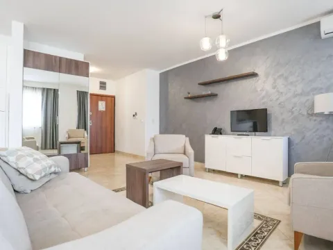 Rent, one bedroom apartment, 90m², Bečići, Budva - image 5