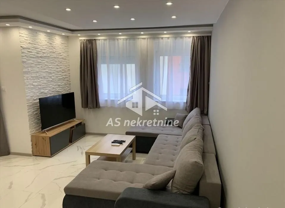 Izdavanje, stan, 72m², Vračar Sve Podlokacije, Beograd