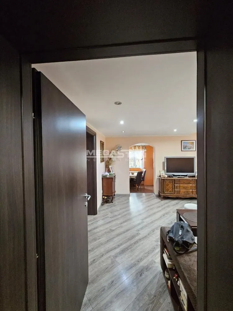 Prodaja, kuća, 214m², Zvezdarska Šuma, Zvezdara Sve Podlokacije